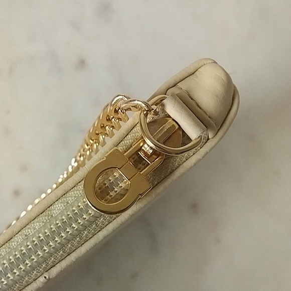 SALVATORE FERRAGAMO - logo cream small chain bag - Picture 4 of 7